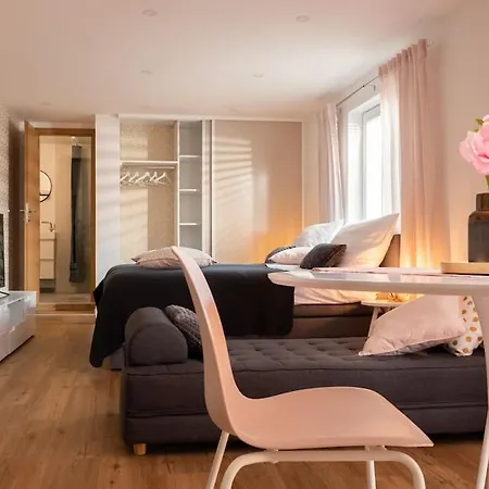 With Free Parking, Washer & Dryer Appartement *