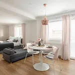 With Free Parking, Washer & Dryer Daire