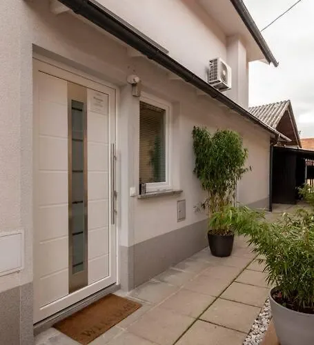 With Free Parking, Washer & Dryer ليوبليانا