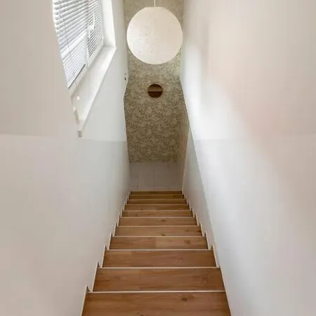 Lejlighed With Free Parking, Washer & Dryer