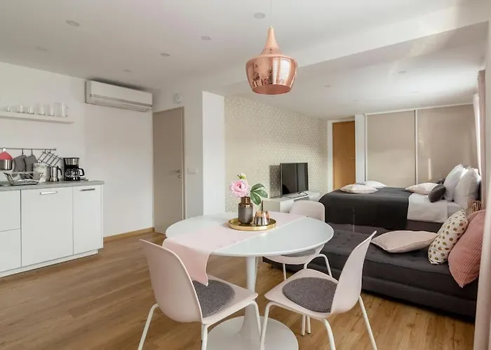 With Free Parking, Washer & Dryer Daire