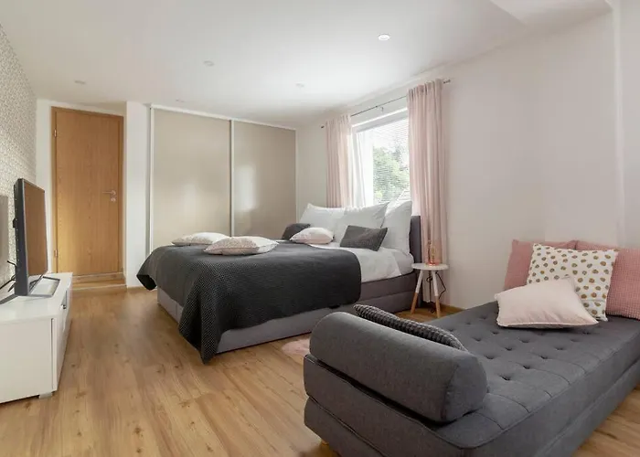 With Free Parking, Washer & Dryer Daire *